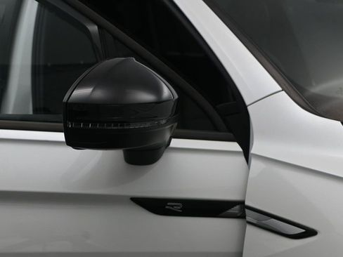 Certified 2022 Volkswagen Tiguan SE R-Line AWD/4WD image 18