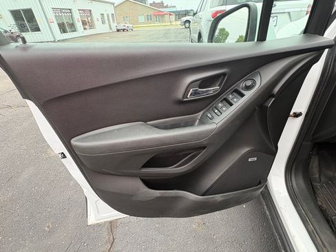 Used 2015 Chevrolet Trax LT w/ LT Sun and Sound Package AWD/4WD image 7