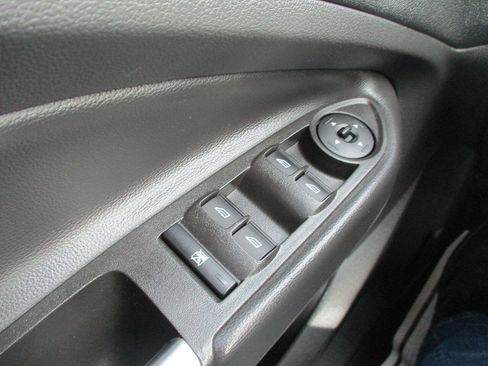 Used 2017 Ford Escape SE image 17