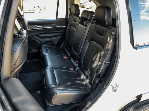 Used 2023 Jeep Grand Cherokee Limited image 50