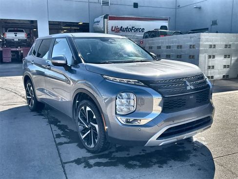 Used 2024 Mitsubishi Outlander SE image 6