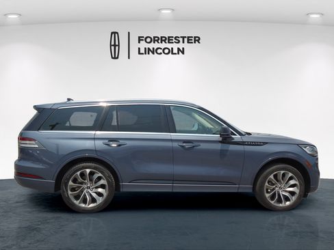 Used 2021 Lincoln Aviator Grand Touring w/ Elements Package Plus AWD/4WD image 2
