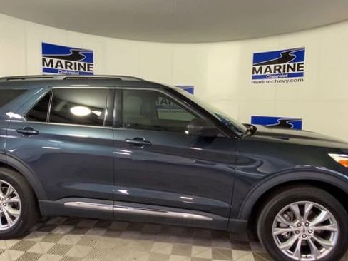 Used 2024 Ford Explorer XLT w/ Equipment Group 202A RWD image 3