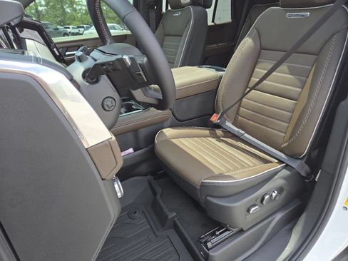 New 2026 GMC Yukon Denali Ultimate AWD/4WD image 33