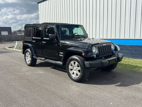 Used 2016 Jeep Wrangler Unlimited Sahara AWD/4WD image 3