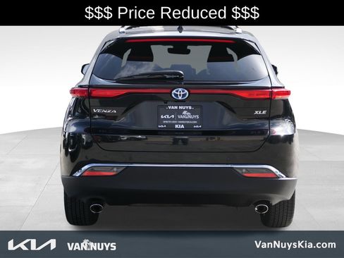 Used 2024 Toyota Venza XLE image 5