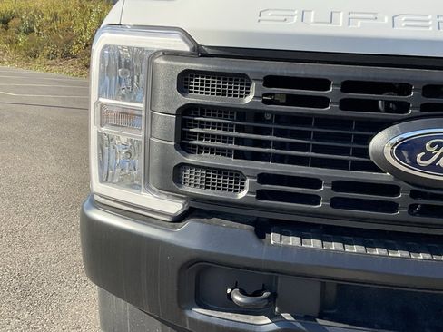 New 2026 Ford F250 XL w/ F-250 >10K GVWR Package image 2