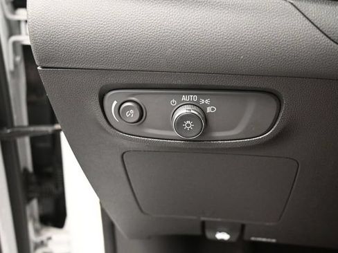 Used 2025 Buick Encore GX Preferred AWD/4WD image 32