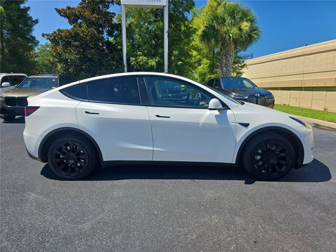 Used 2023 Tesla Model Y Long Range AWD/4WD image 2