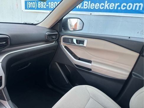 Used 2023 Ford Explorer XLT AWD/4WD image 28