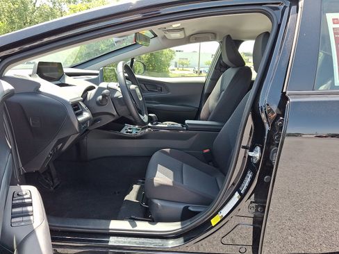 Used 2025 Toyota Prius LE FWD image 15
