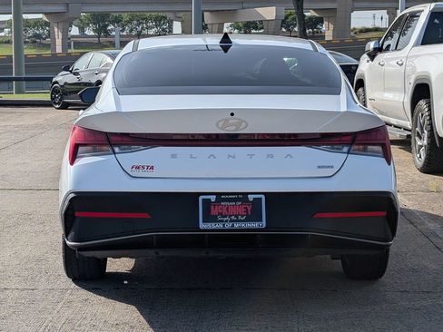 Used 2025 Hyundai Elantra Hybrid FWD image 5