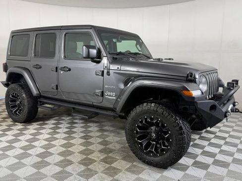 Used 2018 Jeep Wrangler Unlimited Sahara AWD/4WD image 11