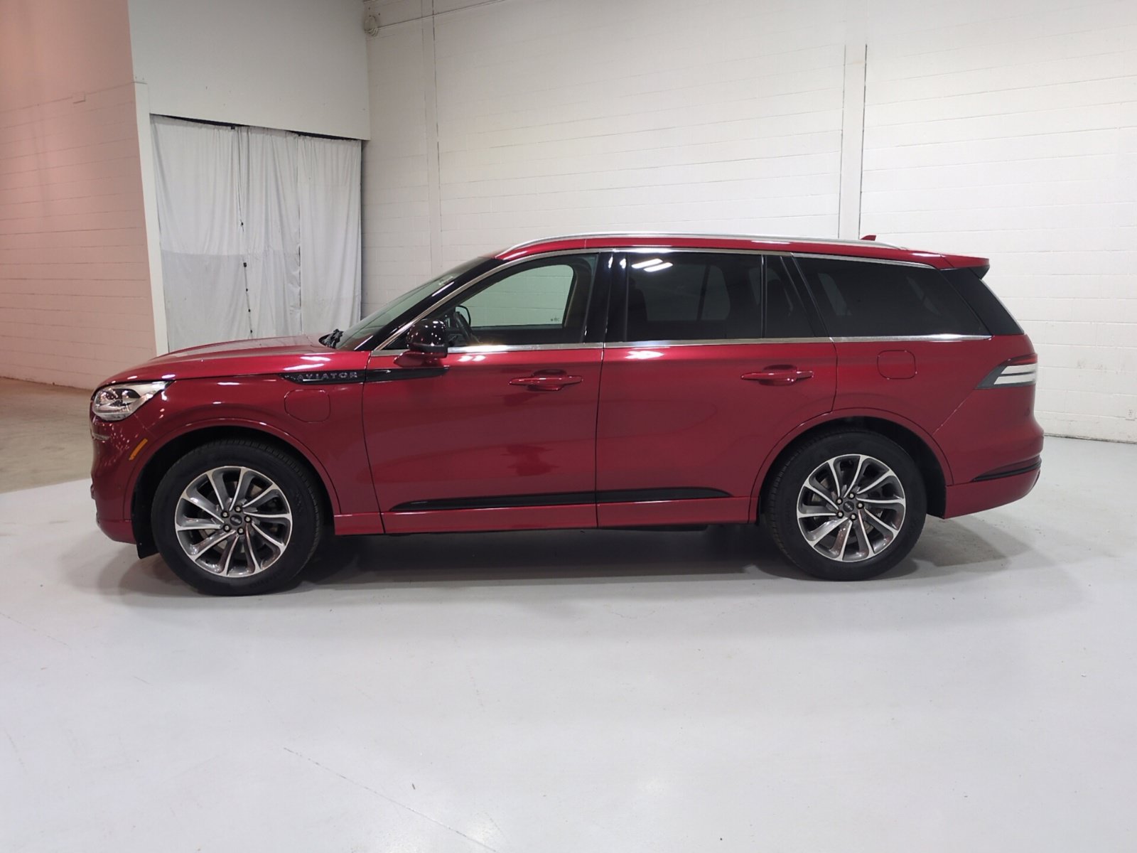 Used 2020 Lincoln Aviator Grand Touring w/ Equipment Group 301A AWD/4WD image 6