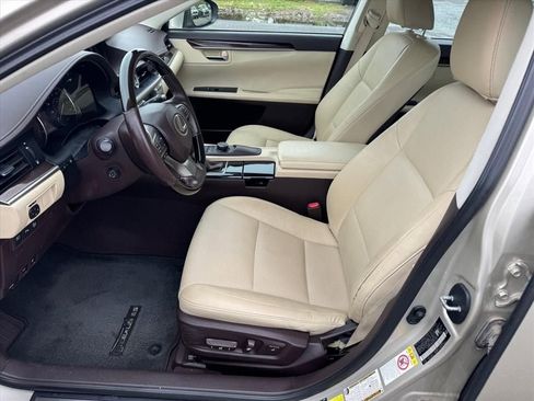 Used 2017 Lexus ES 350 w/ Premium Package FWD image 9