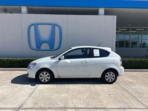 Used 2010 Hyundai Accent GS w/ Premium Pkg 3 FWD image 5