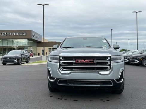 Used 2023 GMC Acadia SLE FWD image 2