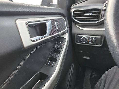 Certified 2022 Ford Explorer XLT w/ Equipment Group 202A image 19