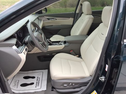 Used 2025 Cadillac XT5 Premium Luxury w/ Technology Package AWD/4WD image 27