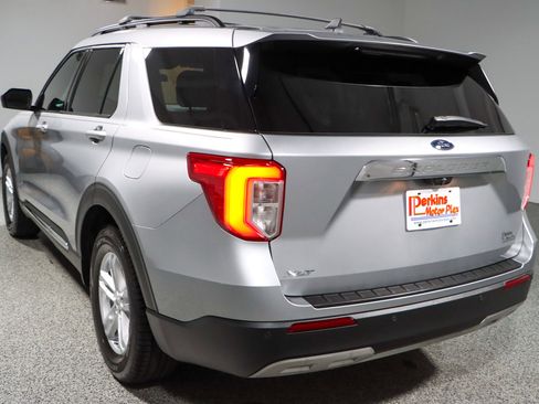 Used 2021 Ford Explorer XLT w/ Equipment Group 202A image 9