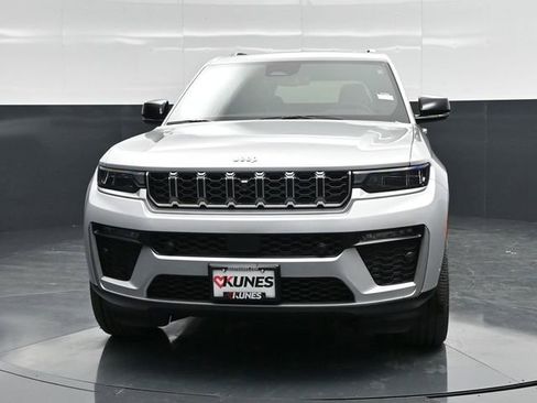 New 2026 Jeep Grand Cherokee Limited AWD/4WD image 2