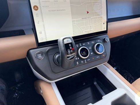 New 2026 Land Rover Defender 110 X-Dynamic SE AWD/4WD image 24