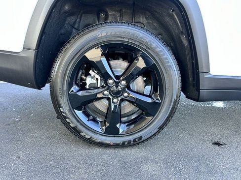 New 2025 Jeep Grand Cherokee L Altitude image 36