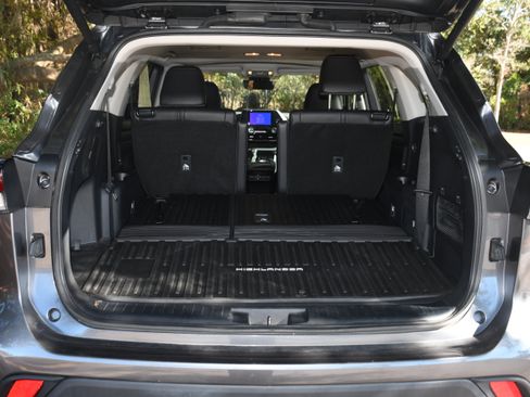 Certified 2024 Toyota Highlander LE image 18