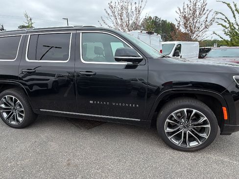 Used 2024 Jeep Grand Wagoneer Series III AWD/4WD image 7