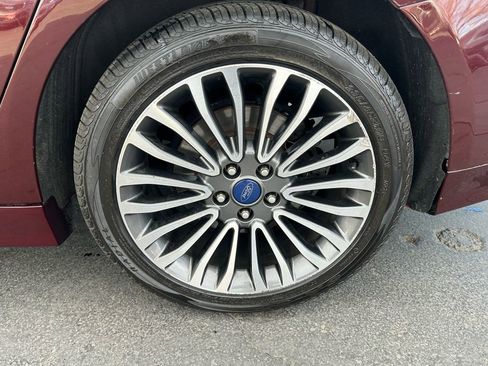 Used 2017 Ford Fusion SE w/ Fusion SE Technology Package image 24