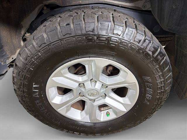 Used 2018 Toyota 4Runner SR5 AWD/4WD image 19