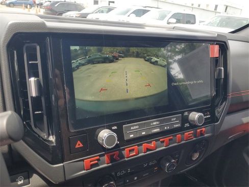 Used 2025 Nissan Frontier PRO-4X image 16
