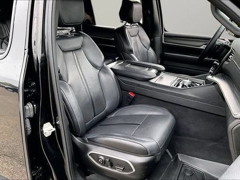 Used 2024 Jeep Wagoneer L Series II w/ Flexible Seating Group AWD/4WD image 7