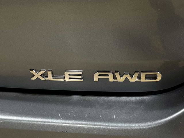 Certified 2022 Toyota Highlander XLE AWD/4WD image 28