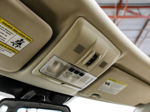 Used 2016 Land Rover LR4 HSE Silver Edition image 23