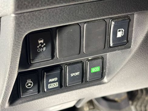 Used 2020 Nissan Rogue S AWD/4WD image 10