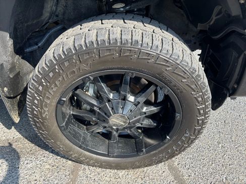 Used 2019 Toyota Tundra Platinum image 18