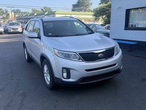 Used 2015 Kia Sorento LX AWD/4WD image 2