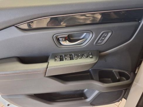 Used 2024 Honda Pilot TrailSport image 16