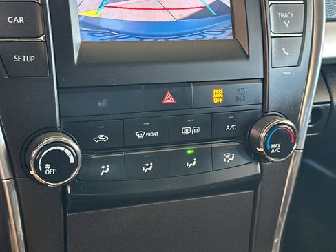 Used 2016 Toyota Camry SE image 16