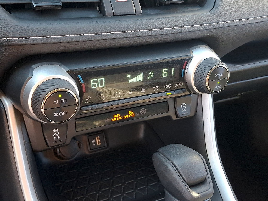 Used 2025 Toyota RAV4 XLE FWD image 15