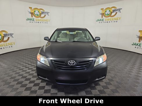 Used 2009 Toyota Camry LE FWD image 2
