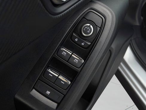 Certified 2025 Subaru Crosstrek 2.5i Limited w/ Crosstrek Mirror Package image 26