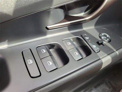 New 2025 Hyundai Elantra SEL image 15