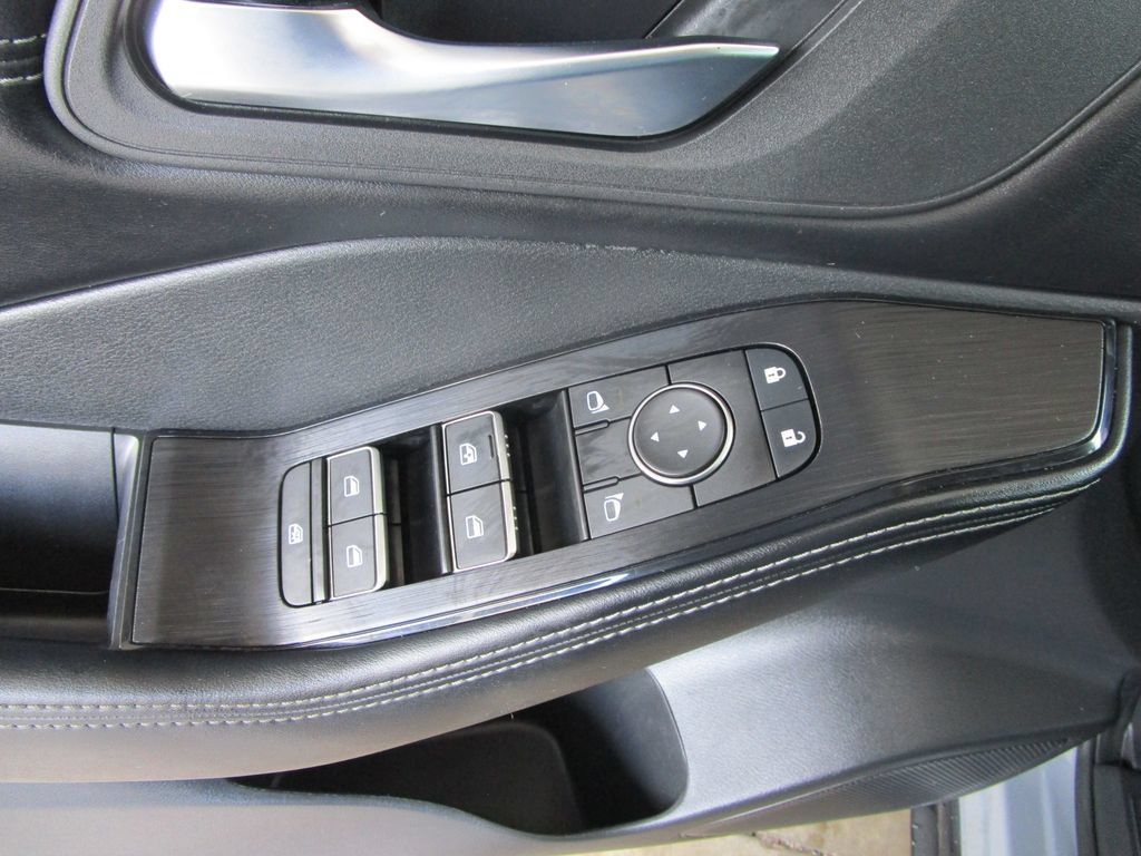 Used 2024 Nissan Rogue SL FWD image 25