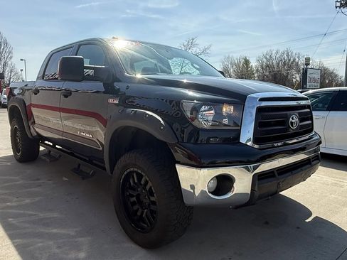 Used 2013 Toyota Tundra 4x4 CrewMax w/ Tow Pkg image 2