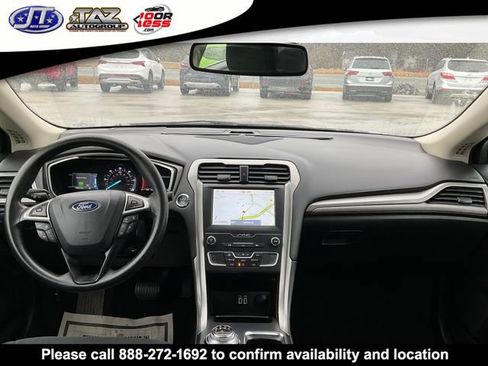 Used 2020 Ford Fusion SE image 12