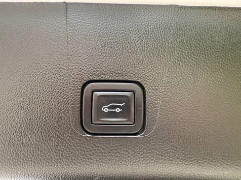 Used 2023 Chevrolet Traverse LT w/ LT Premium Package AWD/4WD image 15