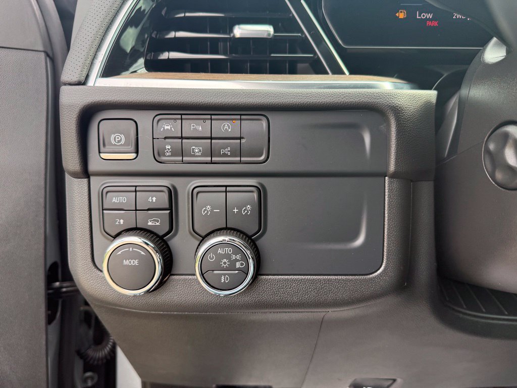 Used 2025 Chevrolet Tahoe High Country AWD/4WD image 36