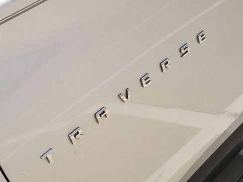 Used 2020 Chevrolet Traverse LT FWD image 11